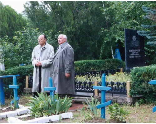 	 Г.-Д. Геншер и М.С. Горбачев. Привольное. Июнь 2001