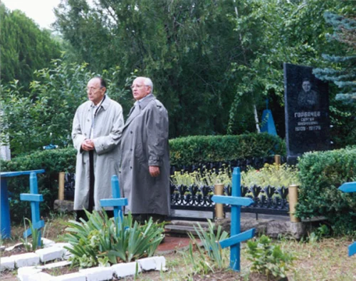 	 Г.-Д. Геншер и М.С. Горбачев. Привольное. Июнь 2001