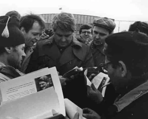 Кандидат в народный депутаты ректор Московского историко-архивного института Ю.Н. Афанасьев на встрече с избирателями. Март 1989. Международный мемориал