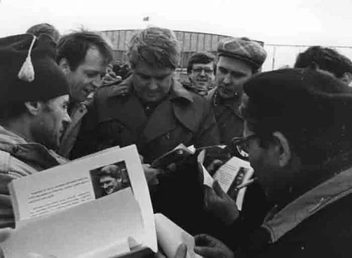 Кандидат в народный депутаты ректор Московского историко-архивного института Ю.Н. Афанасьев на встрече с избирателями. Март 1989. Международный мемориал