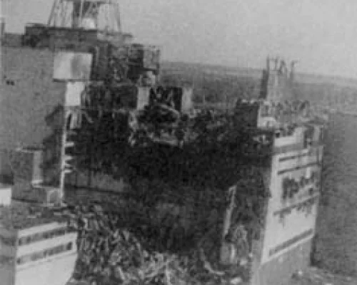 	 Разрушенный блок Чернобыльской АЭС. Апрель 1986 г.