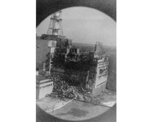 	 Разрушенный блок Чернобыльской АЭС. Апрель 1986 г.