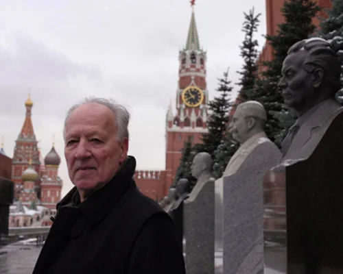 Вернер Херцог на фоне Кремля — кадр из фильма «Знакомьтесь, Горбачев» The Orchard