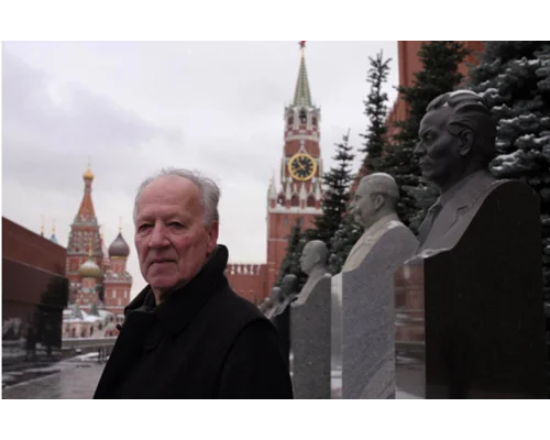 Вернер Херцог на фоне Кремля — кадр из фильма «Знакомьтесь, Горбачев» The Orchard