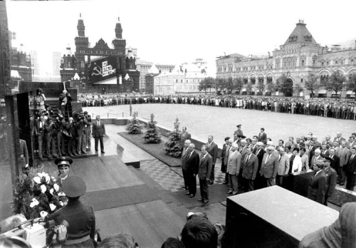 Руководство СССР у Мавзолея перед открытием съезда. 25 мая 1989