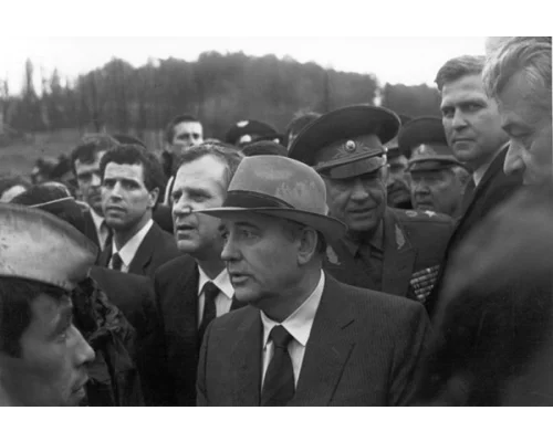 М.С.Горбачев и Н.И.Рыжков на месте железнодорожной аварии 4 июня 1989 г.
