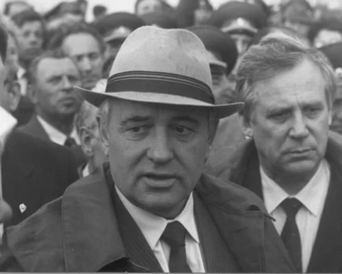 М.С.Горбачев и Н.И.Рыжков на месте железнодорожной аварии 4 июня 1989 г.