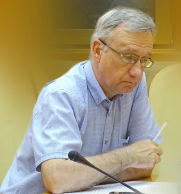 Андрей Захаров