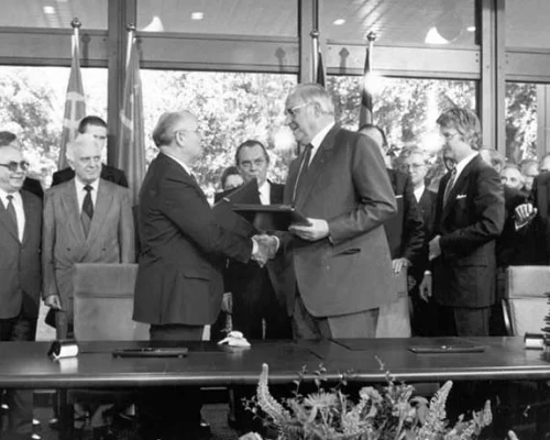 М.С. Горбачев и Г. Коль на церемонии подписания договоров и соглашений о сотрудничестве между СССР и ФРГ. Бонн. 14 июня 1989