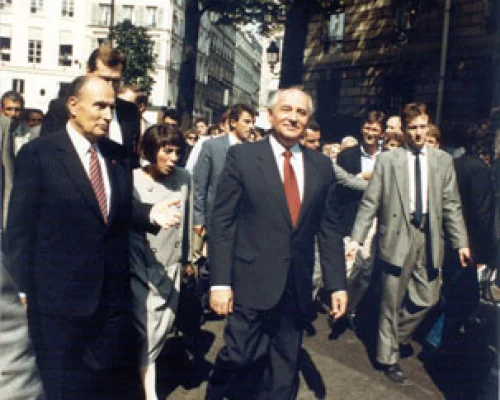 Президент ФРанции Ф.Митерран и М.С.Горбачев на улицах Парижа. 4 июля 1989 г.