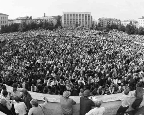 В дни забастовки шахтеров Кузбасса. Кемерово. Кузбасс. Фото ИТАР-ТАСС