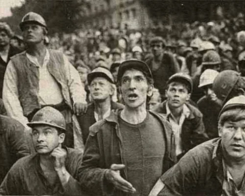 Митинг горняков на площади. Кузбасс. 1989 Фото Э. Эттингера