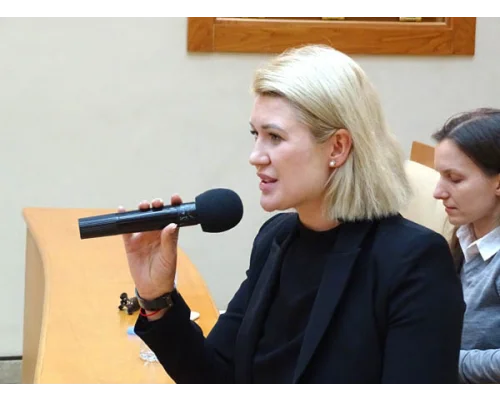 Алина Суслова, Юлия Островская