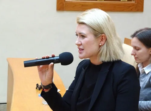 Алина Суслова, Юлия Островская