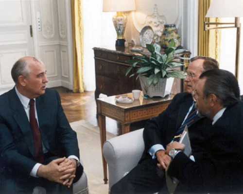 М.С. Горбачев и Джордж Буш. Мадрид. 29 октября 1991