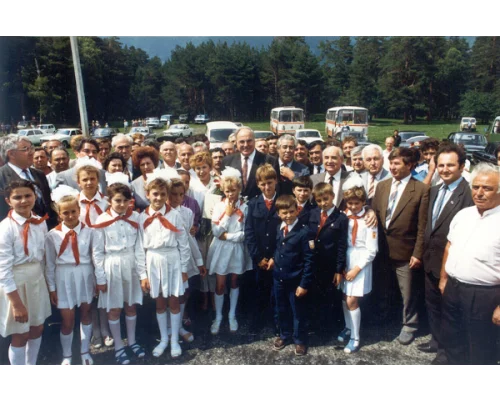 М.С. Горбачев, Р.М. Горбачева, Г. Коль и др. Ставропольский край. Архыз. 1990 г.