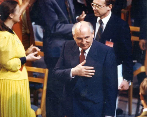 М.С. Горбачев во время церемонии награждения. Осло, Норвегия. 5 июня 1991