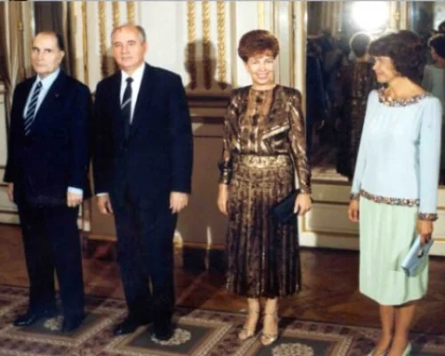 Ф.Миттеран, М.С.Горбачев, Р.М.Горбачева, Д.Миттеран. Париж, 2 октября 1985.