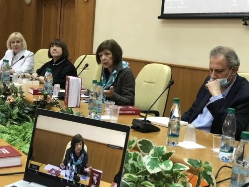 Cлева направо  Н.М .Емельянова, А. А. Черняева, О.М.Здравомыслова, А.В. Колесников