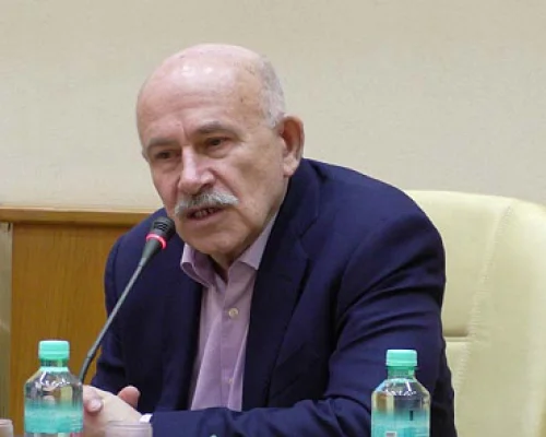 Палажченко Павел Русланович - руководитель отдела международных связей и контактов с прессой Горбачев-Фонда.