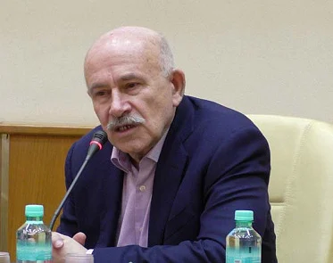 Палажченко Павел Русланович - руководитель отдела международных связей и контактов с прессой Горбачев-Фонда.