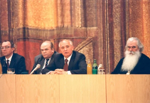Москва. Президиум.  Горбачев М.С., Велихов Е.П., Питирим