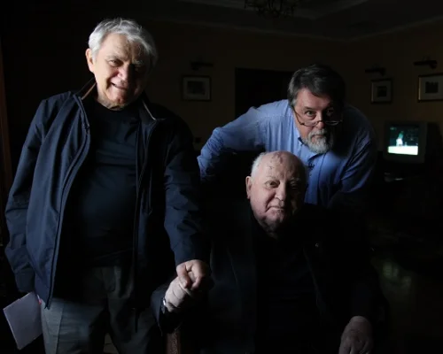 А.И.Гельман с М.С.Горбачевым и В.Манским во время съемок документального фильма летом 2019 года. Фото Ю.Феклистова