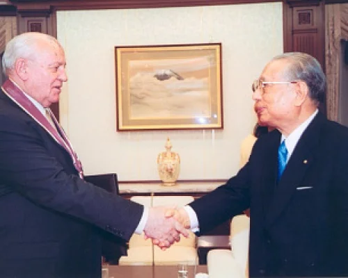 Горбачев М.С., г-н Икеда. Япония. Токио. Сока Гаккай. Март 2003г.