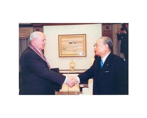 Горбачев М.С., г-н Икеда. Япония. Токио. Сока Гаккай. Март 2003г.