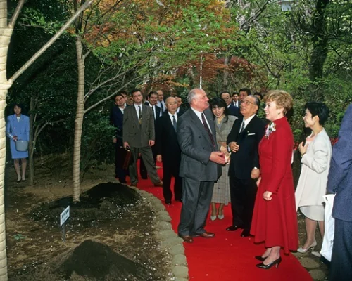 Супруги Икеда, Р.М. и М.С. Горбачевы в университете Сока. Япония. Июнь 1993г.