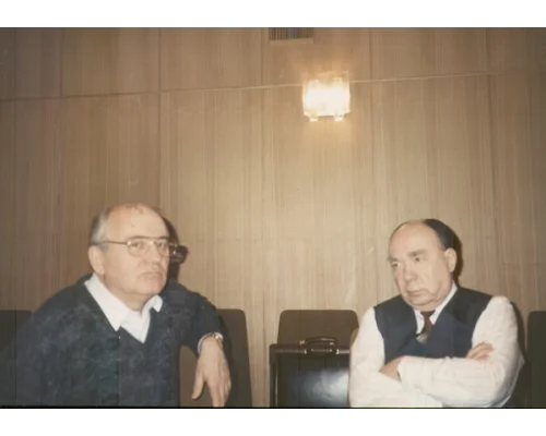 Ново-Огарево. М.С. Горбачев и А.Н. Яковлев 1990г.
