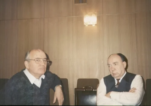Ново-Огарево. М.С. Горбачев и А.Н. Яковлев 1990г.