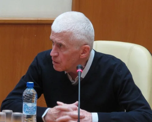 Кувалдин Виктор Борисович – профессор МШЭ МГУ, сотрудник Международного отдела ЦК КПСС (1989-1991)