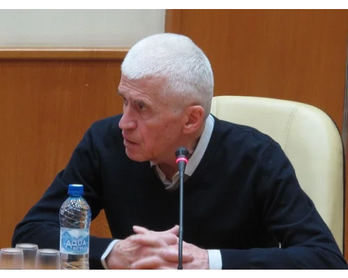 Кувалдин Виктор Борисович – профессор МШЭ МГУ, сотрудник Международного отдела ЦК КПСС (1989-1991)