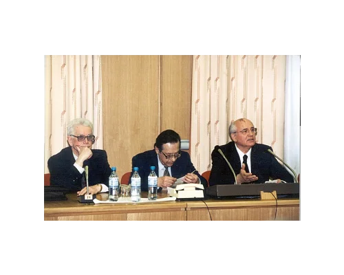 Горбачев-фонд. Медведев В.А., Абалкин Л.И., Горбачев М.С. 1999 г.