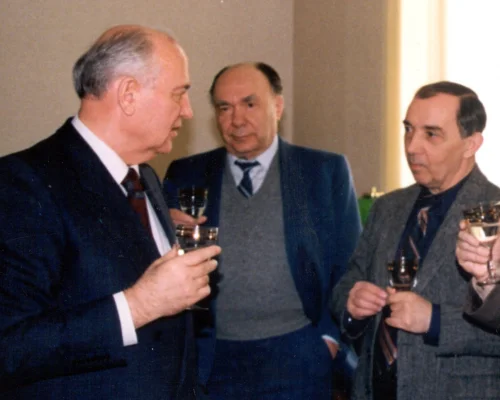 М.С. Горбачев, А.Н. Яковлев, В.Т. Логинов