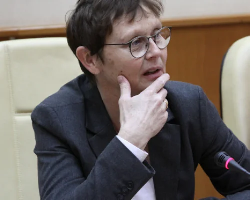 	 Клаудиа Кроуфорд