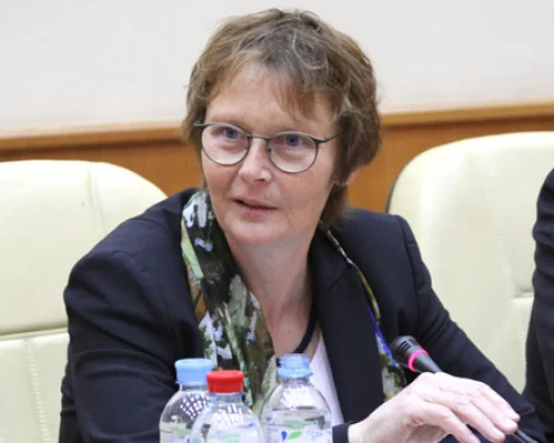 	 Клаудиа Кроуфорд