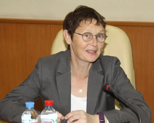 	 Клаудиа Кроуфорд