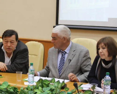 	 Е.Гонтмахер, А.Рябов и О.Здравомыслова