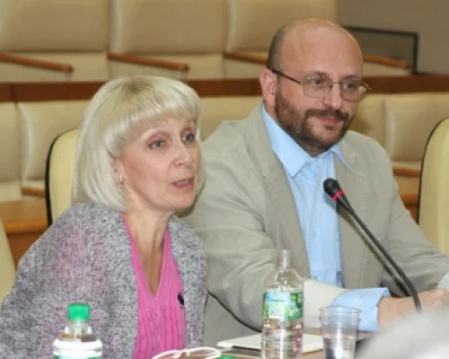 О.Ю.Демичева (врач-энокринолог), С.Н.Гальперин (врач-невролог)