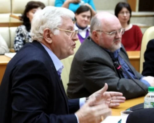 Слева направо: Ю.М.Комаров (вице-президент Российской медицинской ассоциации), П.А.Воробьев (профессор ПМГМУ)