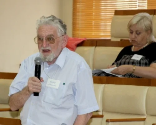 Виктор Шейнис