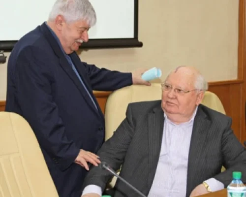 Г.Х.Попов, М.С.Горбачев