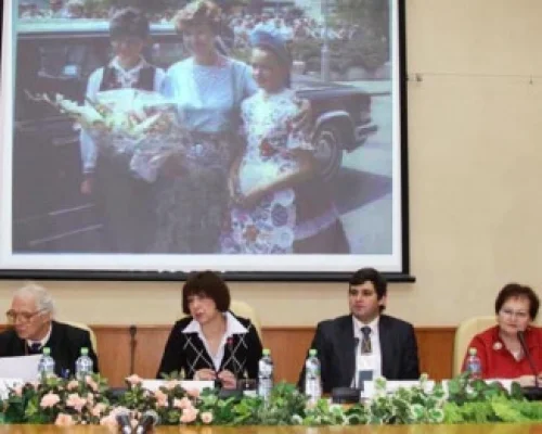 Слева направо Б.Л.Альтшулер, О.М.Здравомыслова, А.М.Спивак, М.О.Егорова