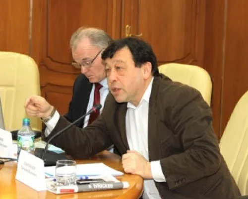 Б.С.Кашин, депутат Государственной думы, академик РАН, Е.Ш.Гонтмахер, зам.директора Института мировой экономики и международных отношений РАН