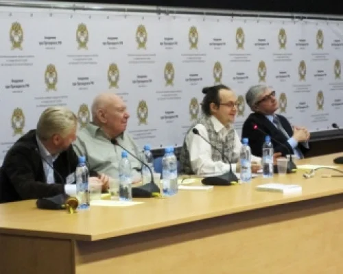 Слева направо В.Жарков, Т.Шанин, В.Малахов (МВШСЭН), А.Филиппов (ВШЭ)