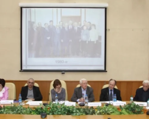 Слева направо О.В.Гаман-Голутвина, К.Г.Шахназаров, О.М.Здравомыслова, В.А.Медведев, Ю.А.Красин, А.С.Черняев