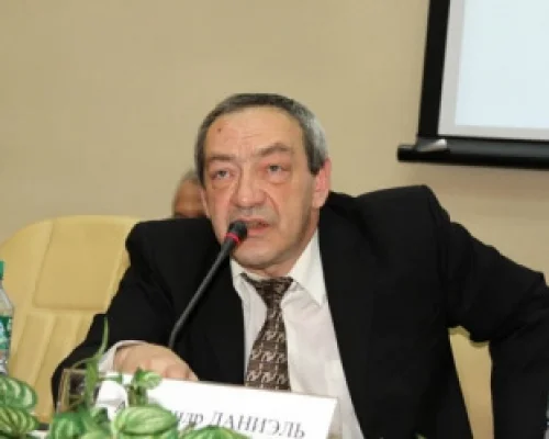 Александр Даниэль