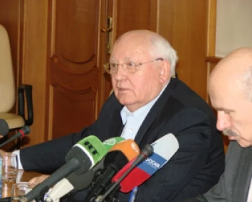 М.С.Горбачев, П.Р.Палажченко отвечают на вопросы журналистов